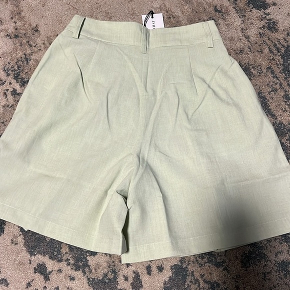 WeWoreWhat Trouser Shorts in Fog Green size 0 NWT - Picture 5 of 5